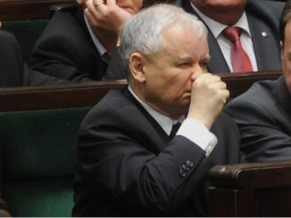 Prezes Kaczyński bardzo cierpi. Do lekarza jeździ aż do Łodzi!