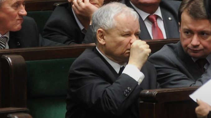 Prezes Kaczyński bardzo cierpi. Do lekarza jeździ aż do Łodzi!