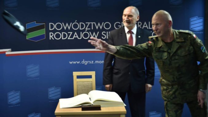 "Lech Kaczyński wyrzucił cię na śmietnik". Dziennikarka atakuje gen. Różańskiego. Ten odpowiada