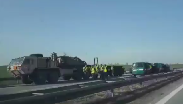 Z wojskowej ciężarówki spadł kontener z amunicją
