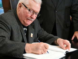 wpis Wałęsy w księdze kondolencyjnej