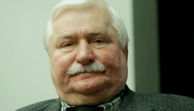 Wałęsa PUBLICZNIE upokarza Kaczyńskiego