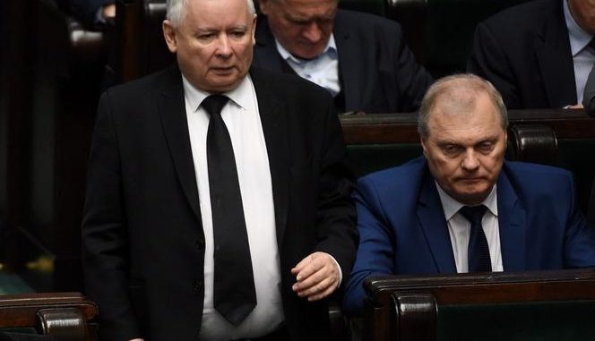 Przyjaciel Kaczyńskiego UDERZA w człowieka prezesa PiS