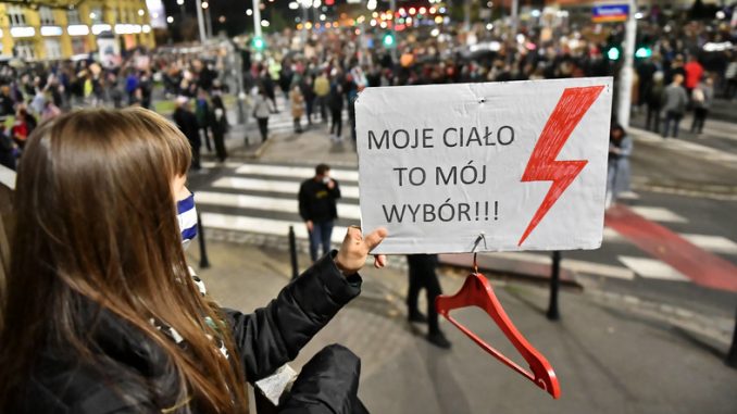Marta Lempart: „Protesty w Polsce? Jesteśmy na wojnie z rządem!”