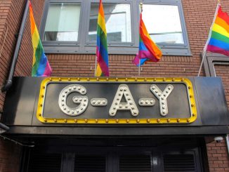 Organizator gejowskich imprez w Brukseli: REGULARNIE przyjeżdżają do mnie politycy PiS-u