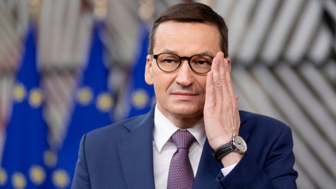 Większość Polaków niezadowolona z pracy prezydenta i premiera