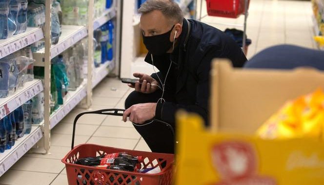 Szokujące zachowanie Andrzeja Dudy w sklepie