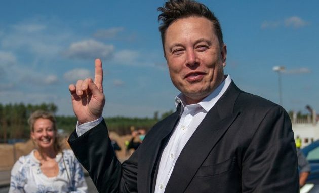 Elon Musk wykorzystuje Polaków