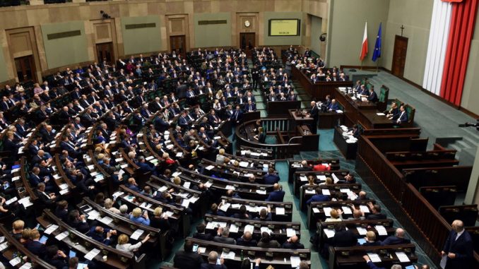 1,2 mln zł rocznie na utrzymanie jednego posła! To nie żart. Mamy budżet Kancelarii Sejmu na 2022 r.