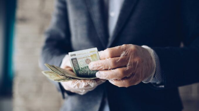 Polski Ład namiesza już w grudniowych pensjach. Firmy w potrzasku