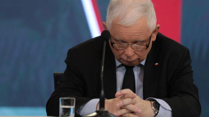 PiS przegrywa swoje ideologiczne wojny. Polacy idą w odwrotnym kierunku niż prezes Kaczyński
