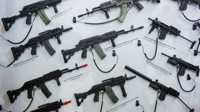 Rekord Merkel w handlu bronią. Baerbock: pracujemy na ustawą ws. kontroli eksportu broni