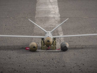 100 szt. dronów uderzeniowych krótkiego zasięgu systemu WARMATE”