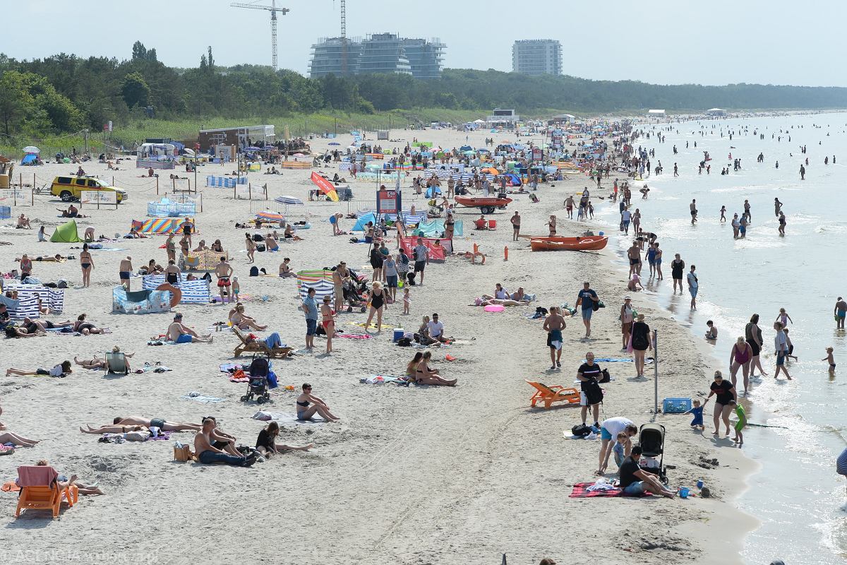 Wakacje w Hiszpanii. Turyści zostawili na plażach… ponad 7 ton śmieci