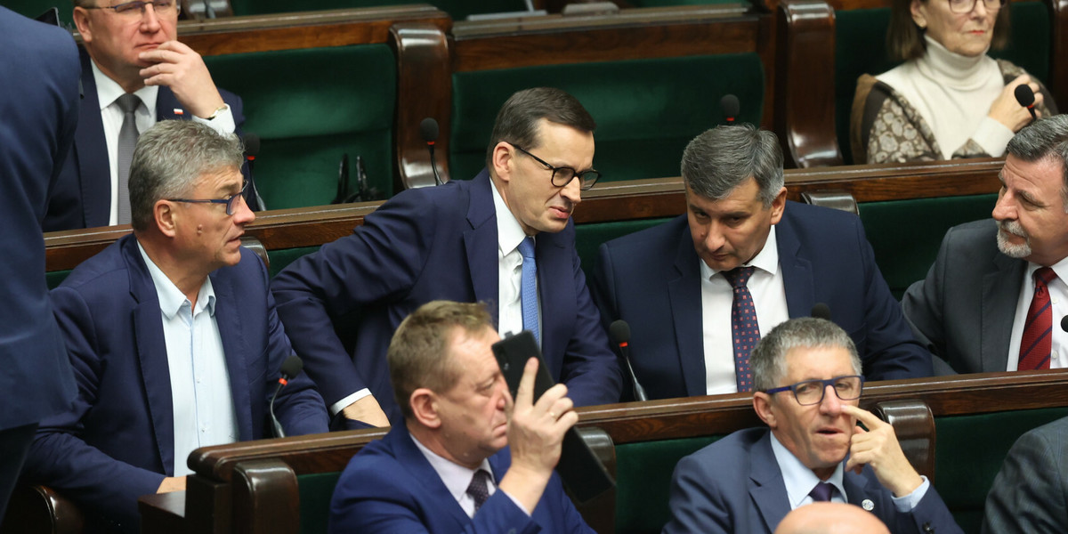 „GW”: Morawiecki na zamkniętych spotkaniach przyznaje, że bez KPO budżet się rozleci