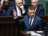 Minister Błaszczak wyszedł z posiedzenia sejmowych komisji. „Zszokował nawet posłów PiS”