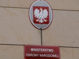 Podwyżki dla pracowników  wojska  nie  załatwiają  spornych spraw
