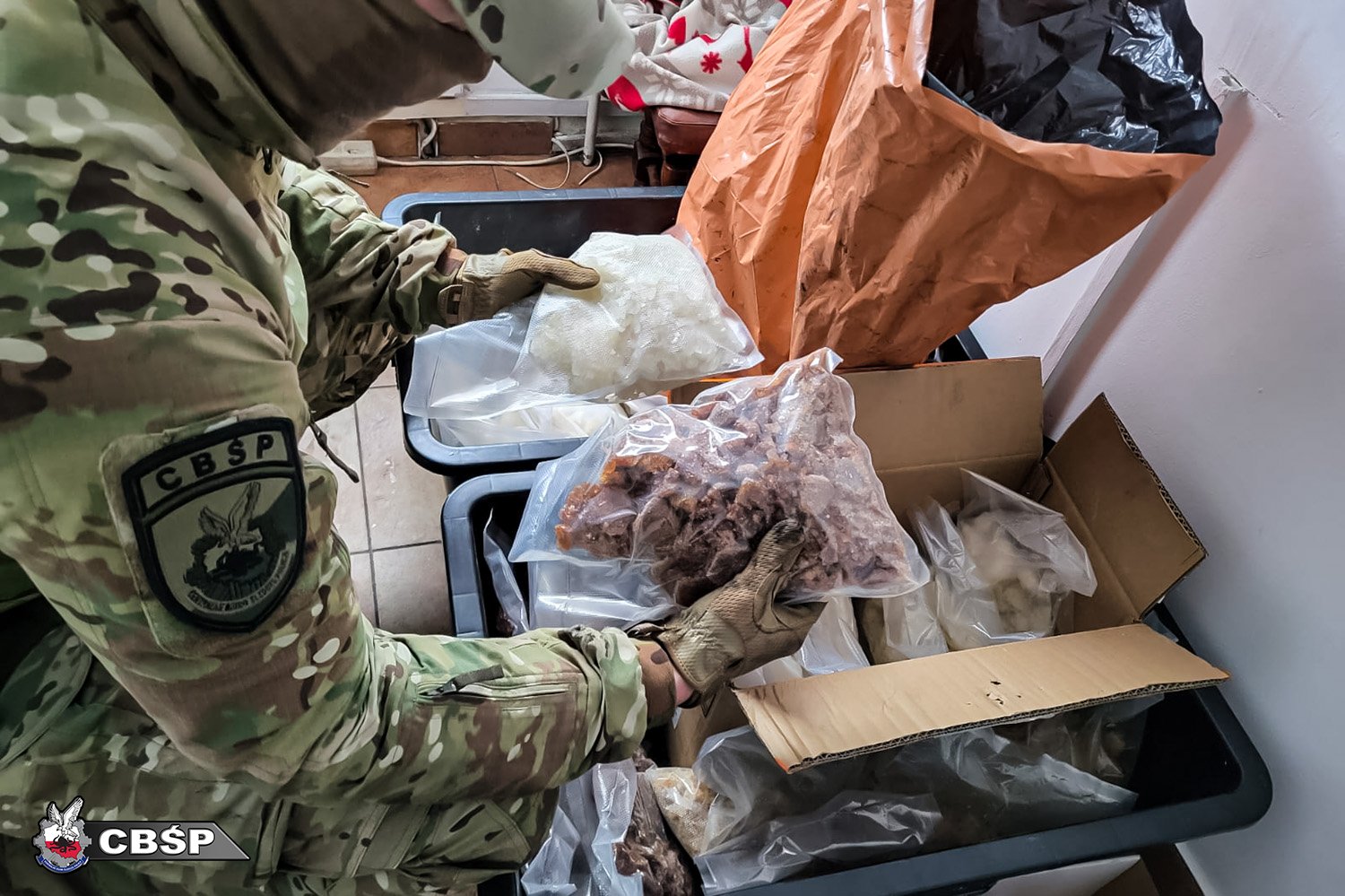 Leki z Polski przerabiali na narkotyki. Ukraińskie laboratorium zlikwidowane