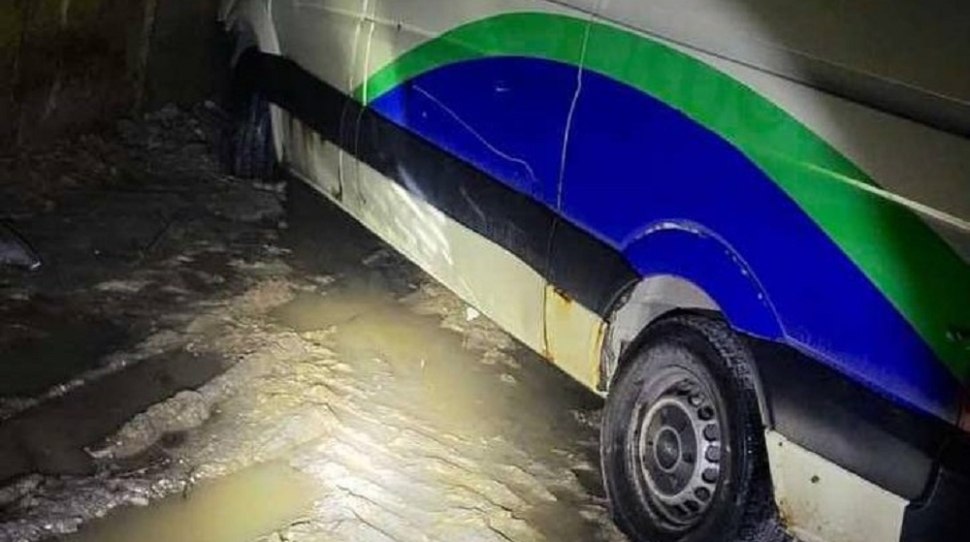 UKRAINIEC CHCIAŁ UKRAŚĆ SAMOCHÓD. ODJEŻDŻAJĄC UGRZĄZŁ W BŁOCIE