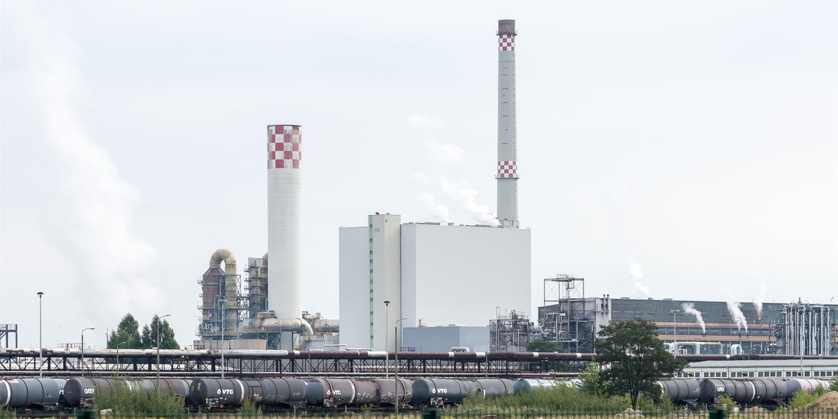 Polsko-niemiecki spór o wielką rafinerię znajdującą się 10 km od naszej granicy. Padła groźba