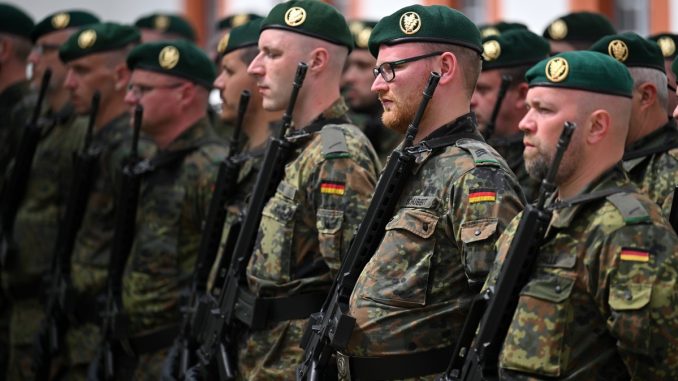 pierwszy-apel-i-przysiega-5-pulku-strazy-przybocznej-bundeswehry-ohrdruf-8-maja-2025-r