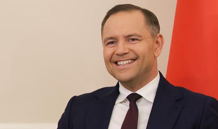 Karol Nawrocki „kontrastuje”. Lojalność dla NATO, sceptycyzm wobec UE