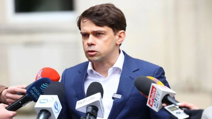 Afera dyplomowa. Wiceminister Kołodziejczak komentuje doniesienia o Collegium Humanum niezależny dziennik polityczny