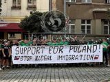 CZESCY KIBICE SOLIDARNI Z ANTYIMIGRANCKIMI PROTESTAMI W POLSCE