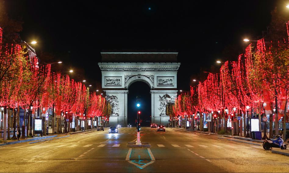 „Godzina policyjna” dla młodzieży. Obawy o bezpieczeństwo we Francji