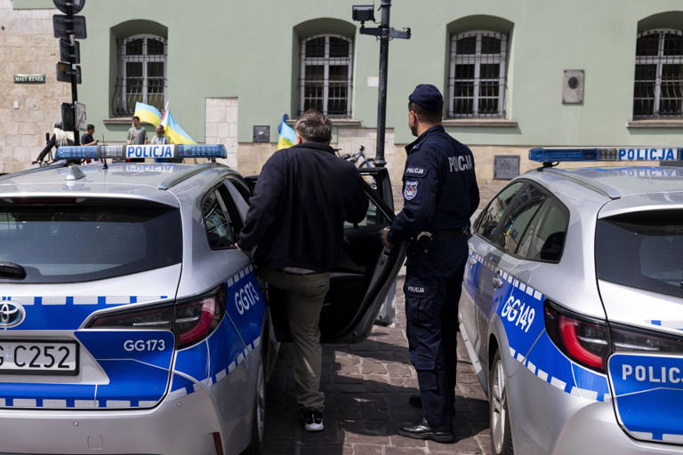 Spór ukraińsko-polski o Mały Rynek w Krakowie angażuje… pół tysiąca policjantów! Urząd Miasta zabiera głos