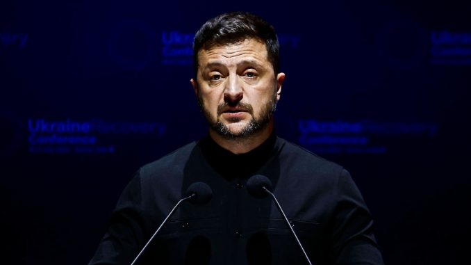 prezydent-ukrainy-wolodymyr-zelenski-przemawiajacy-podczas-szczytu-poswieconego-pomocy-ukrainie-w-rzymie-wlochy-10-lipca-2025-r