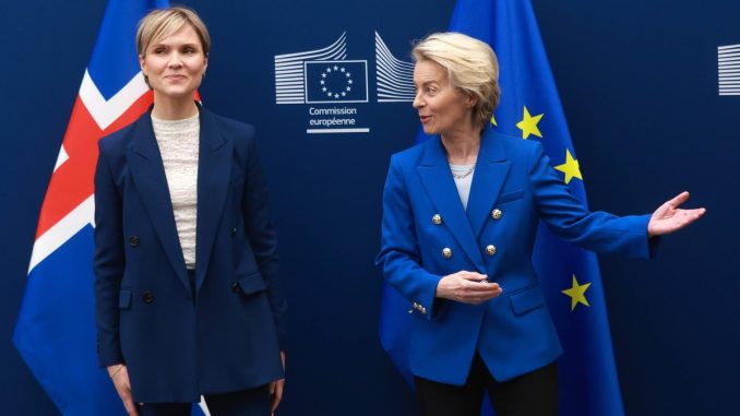 przewodniczaca-komisji-europejskiej-ursula-von-der-leyen-i-premier-islandii-kristrun-frostadottir-przed-spotkaniem-w-brukseli-belgia-9-kwietnia-2025-r