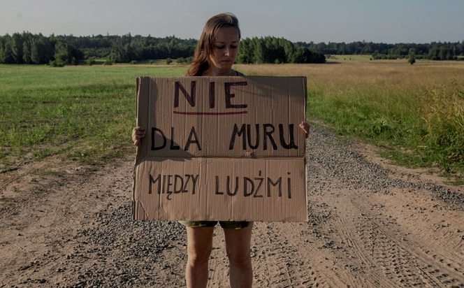 Deportacje po koncercie białoruskiego rapera. „Przyszli po mnie o szóstej rano. Nie pozwolili mi choćby zabrać rzeczy.”