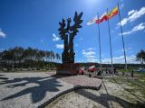 Banderowska flaga i „Chwała UPA” na pomniku. 17-letni Ukrainiec w rękach ABW