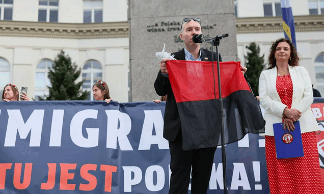 W Warszawie spalono flagę UPA. "Nie pozwolimy na banderyzm w Polsce!" niezależny dziennik polityczny