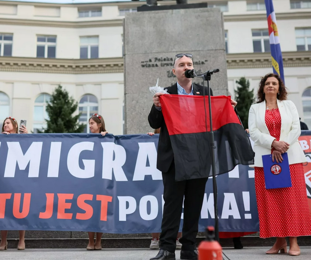 W Warszawie spalono flagę UPA. „Nie pozwolimy na banderyzm w Polsce!”
