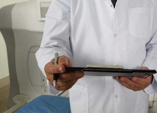 Większość Polaków niezadowolona z państwowych usług medycznych. Rozumieją, iż nie są darmowe