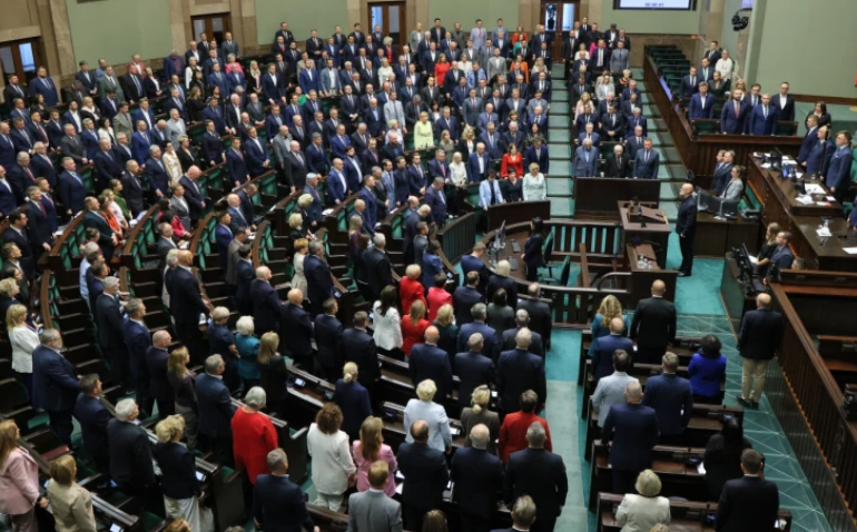 Zmiany dot. CPK jednogłośnie przyjęte przez Sejm. Oferta rządu przebija dotychczasowe przepisy PiS-u