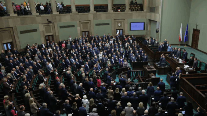 Sejmowe wódka, koniak, gin i amaretto. Ujawniamy, co politycy mogą wypić w "barze za kratą" niezależny dziennik polityczny