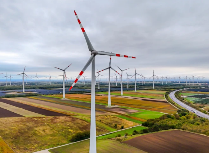 Rząd znowu mocno zderzy się z zieloną energetyką. Branża alarmuje: ta ustawa podbije ceny prądu