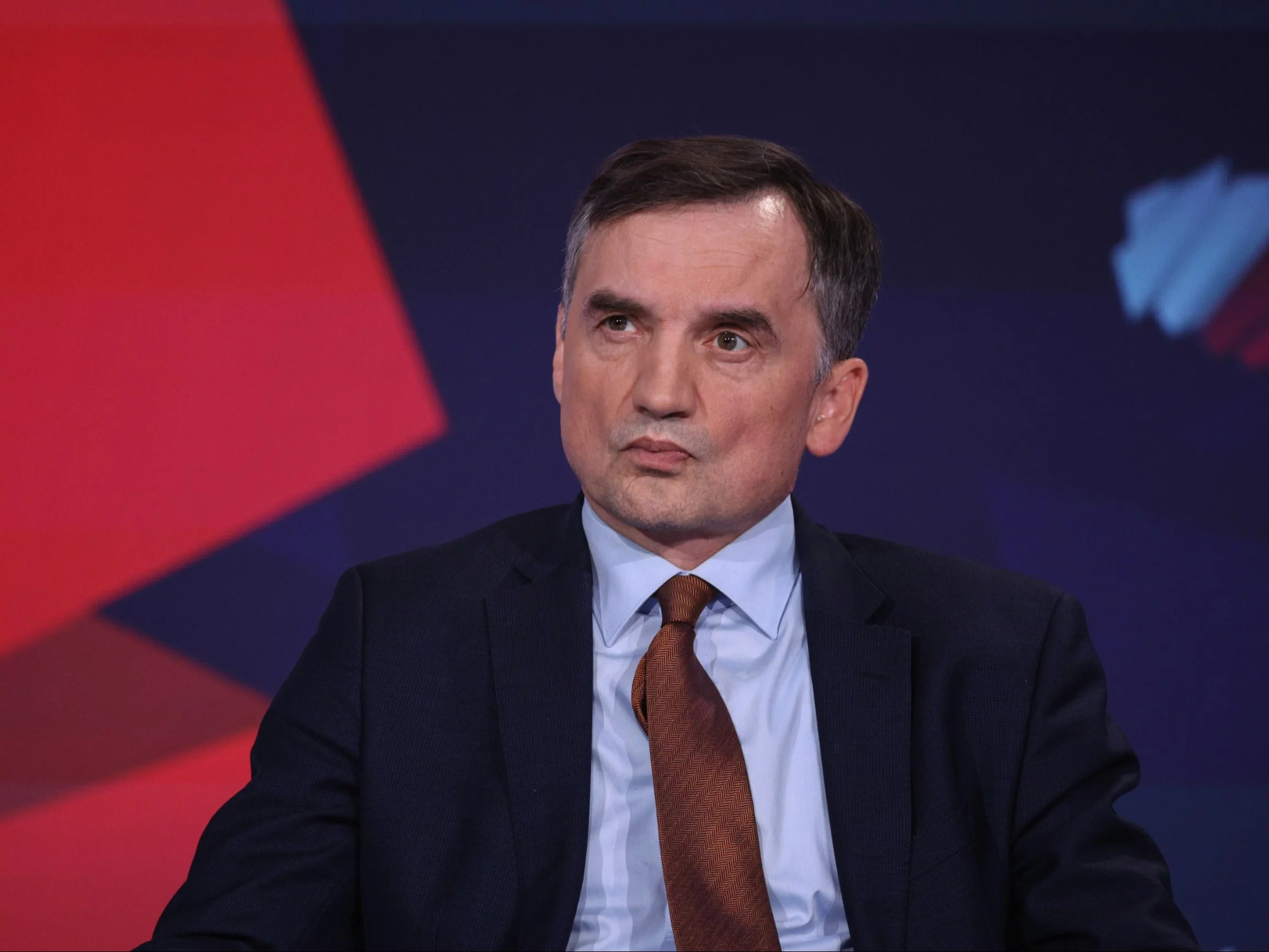 Kontrowersyjny wyrok w sprawie Ziobry i Holland – sąd zabrania znieważania reżyserki