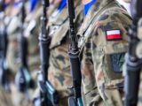 Kontrowersje wokół salutujących żołnierzy w Lublinie: Wojsko wyjaśnia zasady ceremonialne