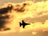Polskie F-16 przechwytują rosyjskie Su-30 nad Bałtykiem: bezpieczeństwo w centrum uwagi
