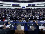 Kontrowersje wokół immunitetów europosłów: Kolejne głosowania w Parlamencie Europejskim