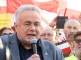 Kontrowersyjna interwencja policji w domu Tomasza Sakiewicza