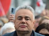 Kontrowersyjna interwencja policji u prezesa TV Republika: reakcje i analizy