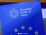 Historyczna ceremonia w Strasburgu: Order Zasługi dla Buzka i Wałęsy