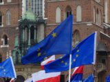 Poglądy Polityczne Wyraźnie Kształtują Opinie Polaków o Członkostwie w UE