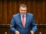 Dramatyczne sceny na Lotnisku Chopina: Interwencja medyków przy posle PiS