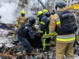 Rosyjskie Ataki na Ukrainę: Dwie Ofiary Śmiertelne i Dziesięciu Rannych
